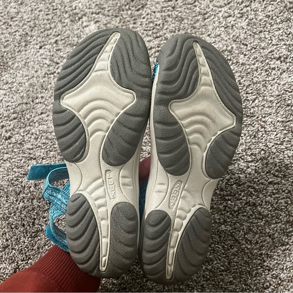 Keen women’s shoes size 9 - Picture 5 of 7